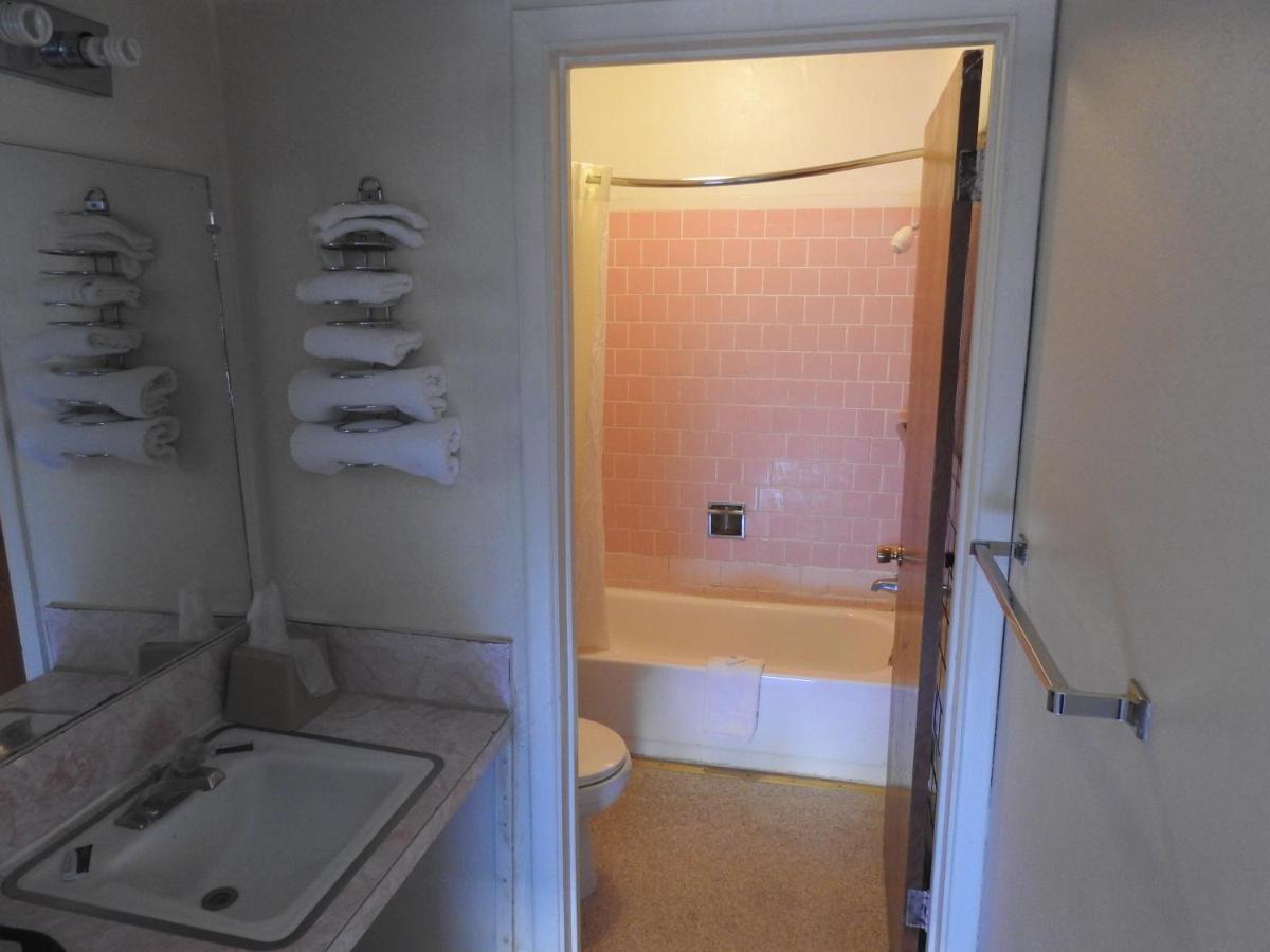 Economy Motel 2*